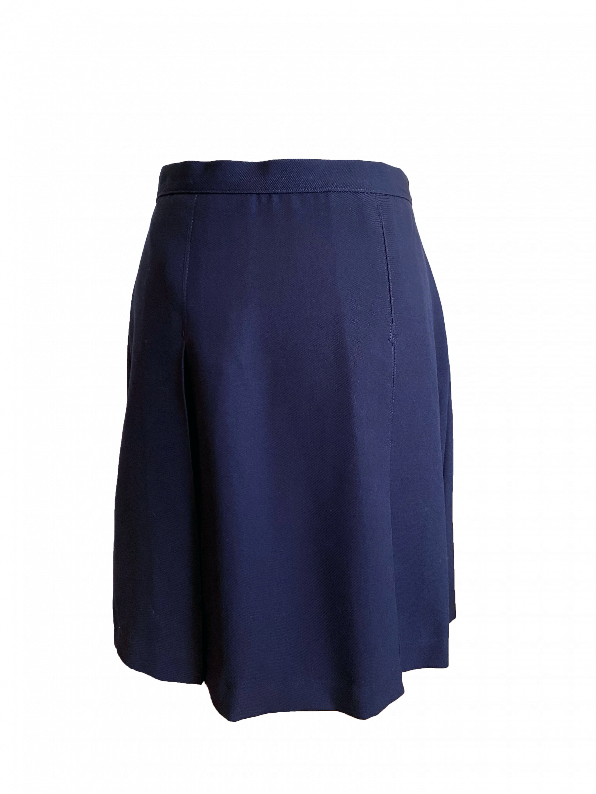 A medium-length black skirt.